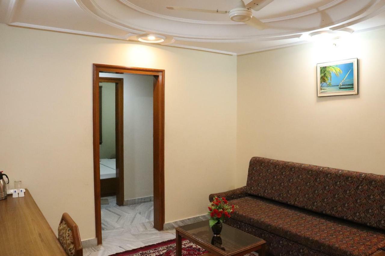 Geetco Hotel Jalor Екстериор снимка